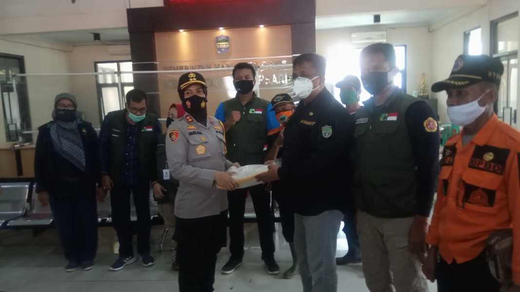 Kapolres Banjar, Berikan Bantuan kepada Korban Banjir di Banjarsari dan Banjaranyar