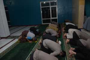 Personil Sat Sabhara Polres Banjar, Laksanakan Salat Subuh Berjamaah di Masjid Al-Amanah
