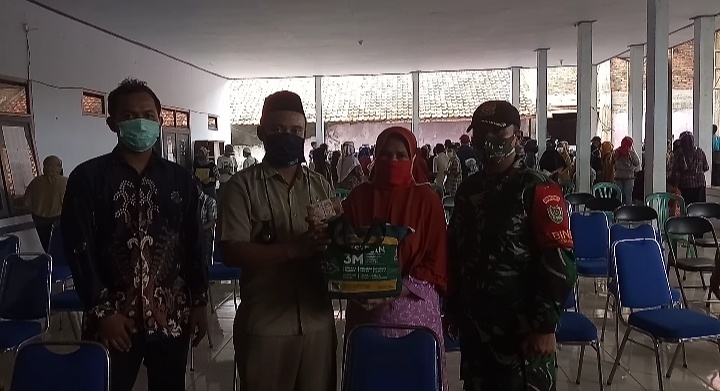 Pemdes Kertahayu, Salurkan Bantuan Sapa Warga
