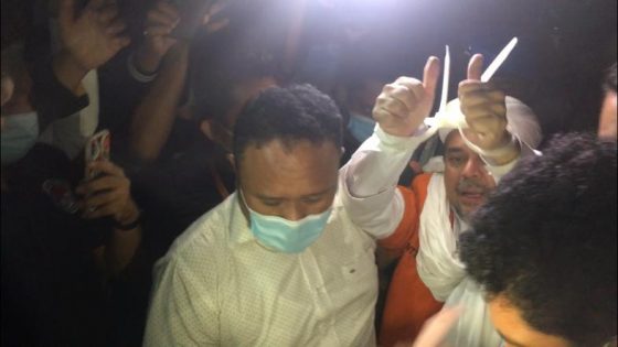 Kenakan Rompi Oranye dan Tangan Diborgol, Habib Rizieq Resmi Ditahan