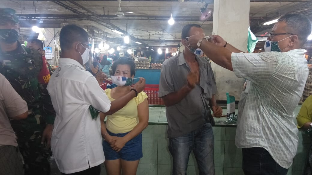 DPP P4B, Bagikan Masker dan Pelindung Wajah di Pasar Petisah