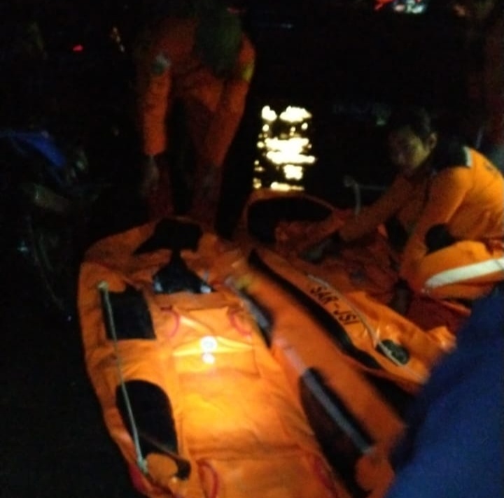 Banjir di Medan, Petugas Evakuasi Warga Terjebak Dalam Rumah
