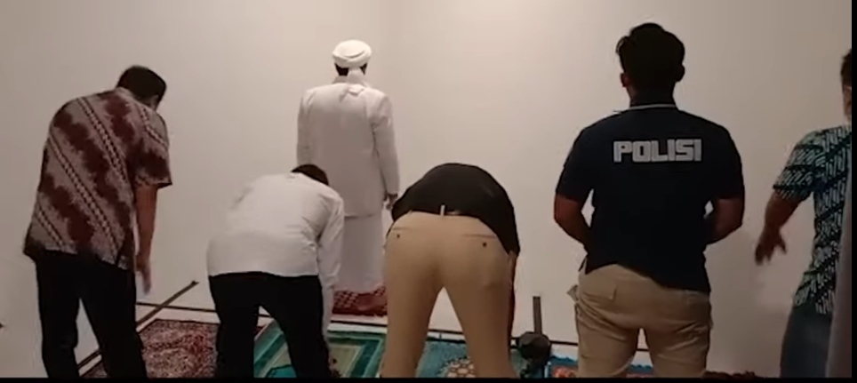 Rizieq Jadi Imam Shalat Maghrib