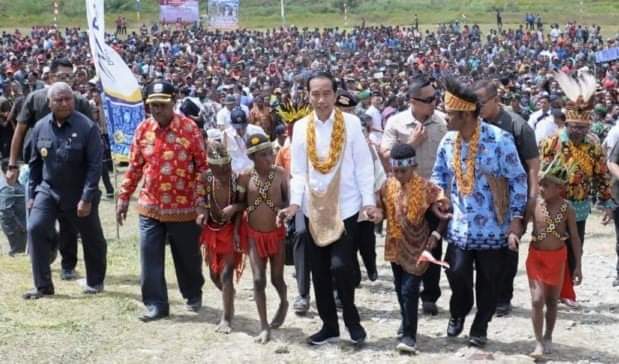 Jokowi Akan Pecat Pembela Rizieq Shihab Terkait Markaz FPI Megamendung