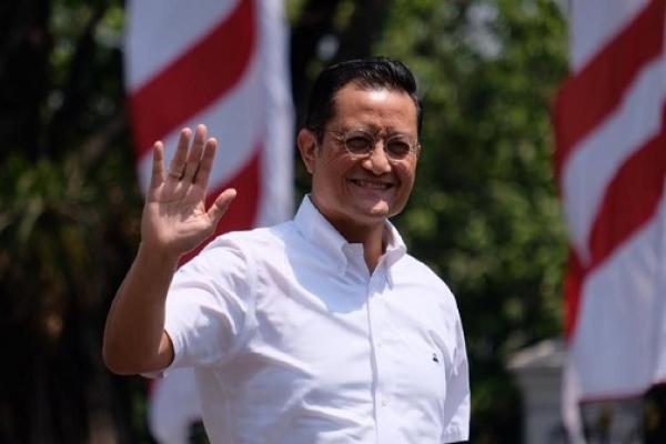 Ditetapkan Jadi Tersangka, Mensos Juliari Batubara Serahkan Diri ke KPK