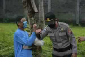 Kapolres Banjar, Salurkan Sembako kepada Masyarakat Terdampak Covid-19