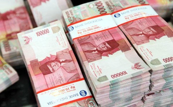 Rupiah Kian Menjauh dari Level 14.000