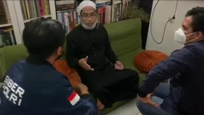 Ustadz Maaher, Resmi Ditahan Bareskrim Selama 20 Hari