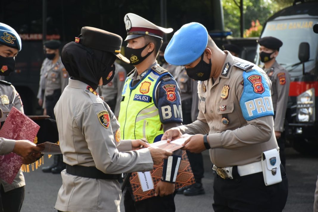 12 Personel Polres Banjar