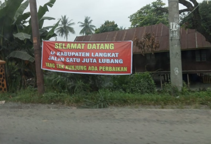 Beredar Spanduk