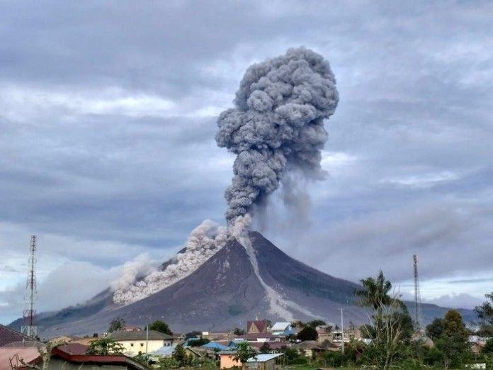 Gunung Sinabung Erupsi