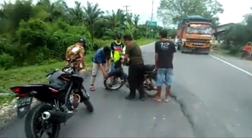 Jalan Nasional Lintas Sumatera Berlubang