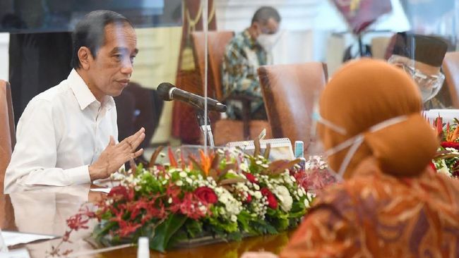 Jokowi Perintahkan Gubernur Kawal Bansos
