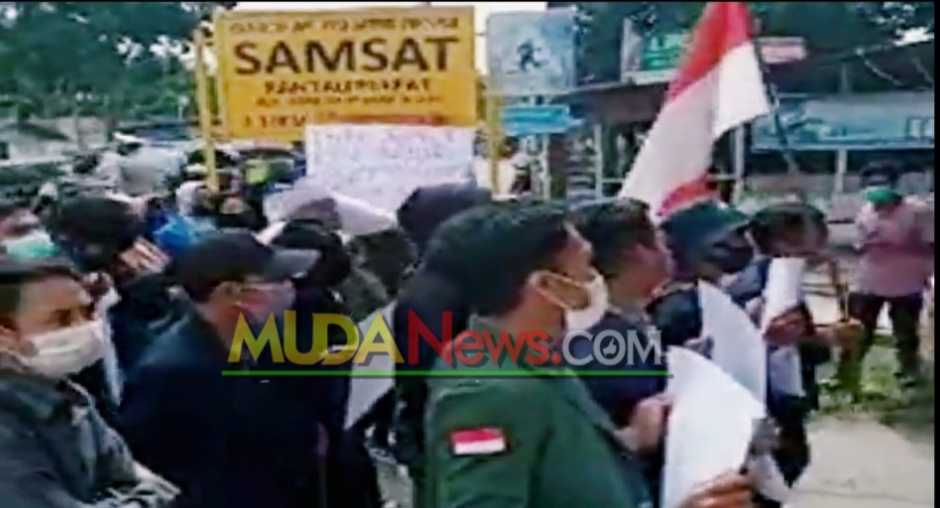 Mahasiswa Geruduk Kantor Bupati Labuhanbatu, Minta Pemerintah Publikasi Anggaran Covid-19