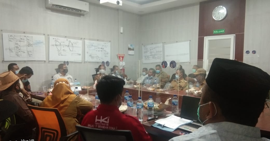 Camat Wampu dengan PT HKI