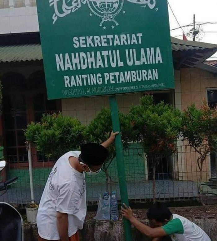 Ramai Plang 'Nahdlatul Ulama Ranting Pertamburan', Kuasa Hukum HRS Tanggapi