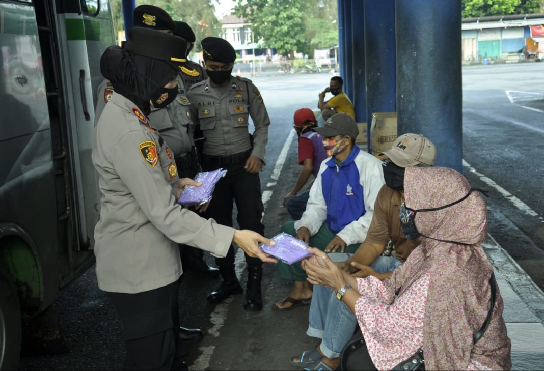 Kapolres Banjar, Sampaikan Imbauan PPKM di Terminal Bus Kota Banjar