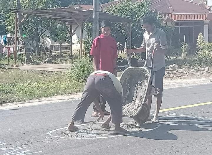 Jalan Nasional Lintas Sumatera Berlubang