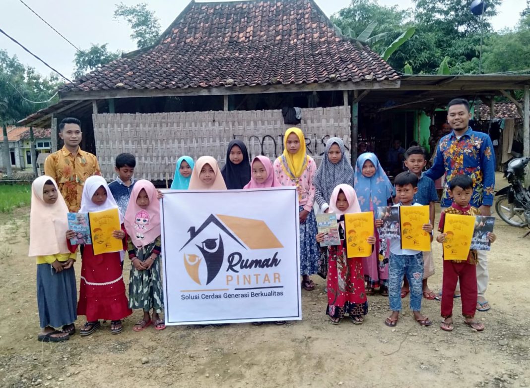Pemuda Pamekasan Dirikan Rumah Pintar untuk Menampung Anak-Anak