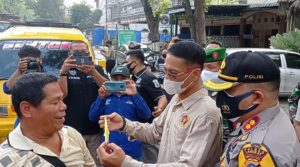 Jelang HPN, PWI Langkat Bagi Masker serta Santuni Anak Yatim dan Dhuafa