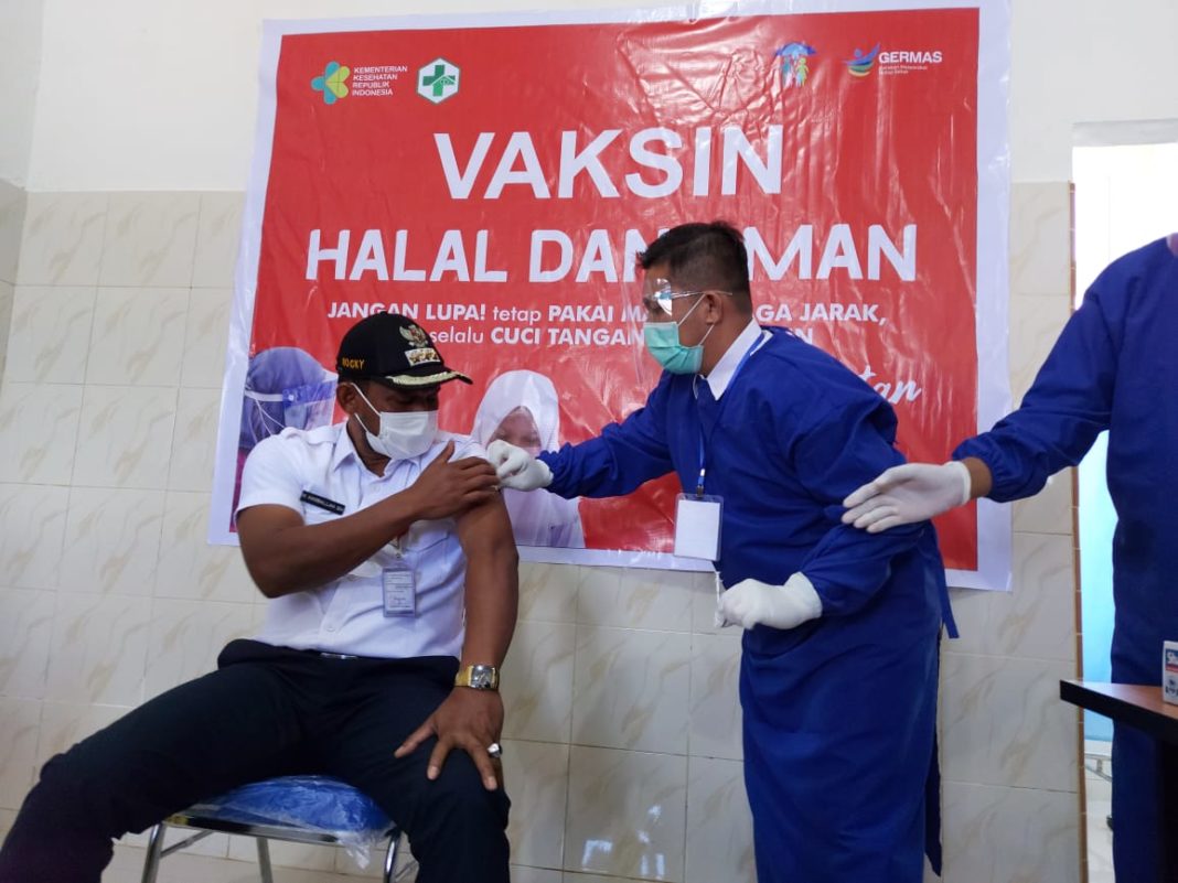 Pejabat Aceh Timur Divaksinasi Covid-19