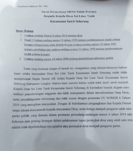 Ratusan Warga Melayangkan Mosi Tidak Percaya kepada Kades Sei Litur Tasik Langkat
