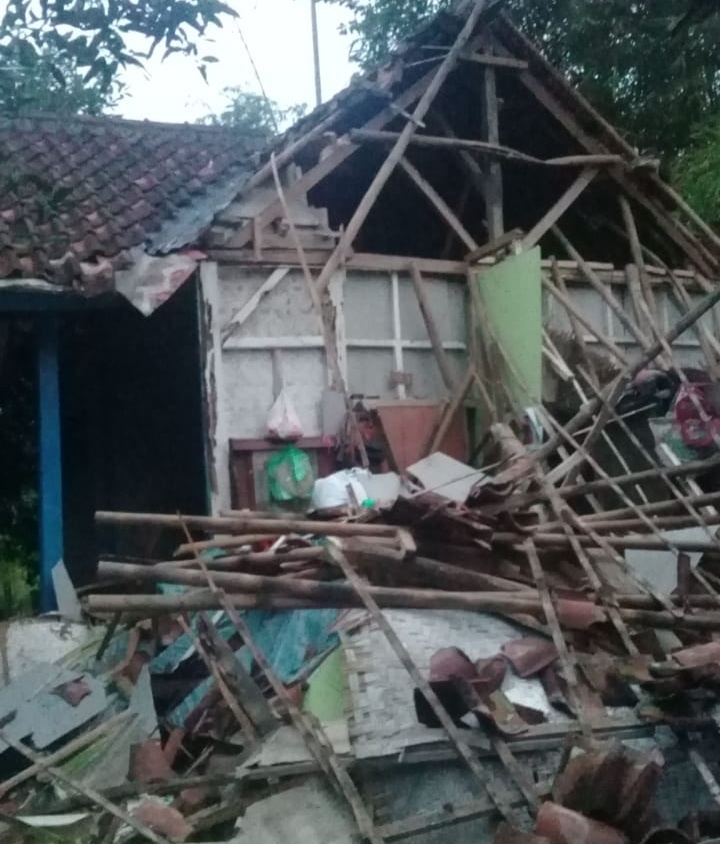 Rumah Ambruk di Ciamis