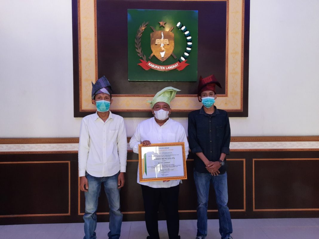 PB MBN Langkat, Hadiahi Bupati Langkat Tanjak Mahkota Warisan