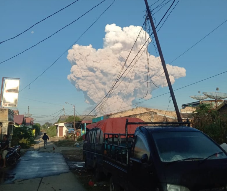 Gunung Sinabung Erupsi