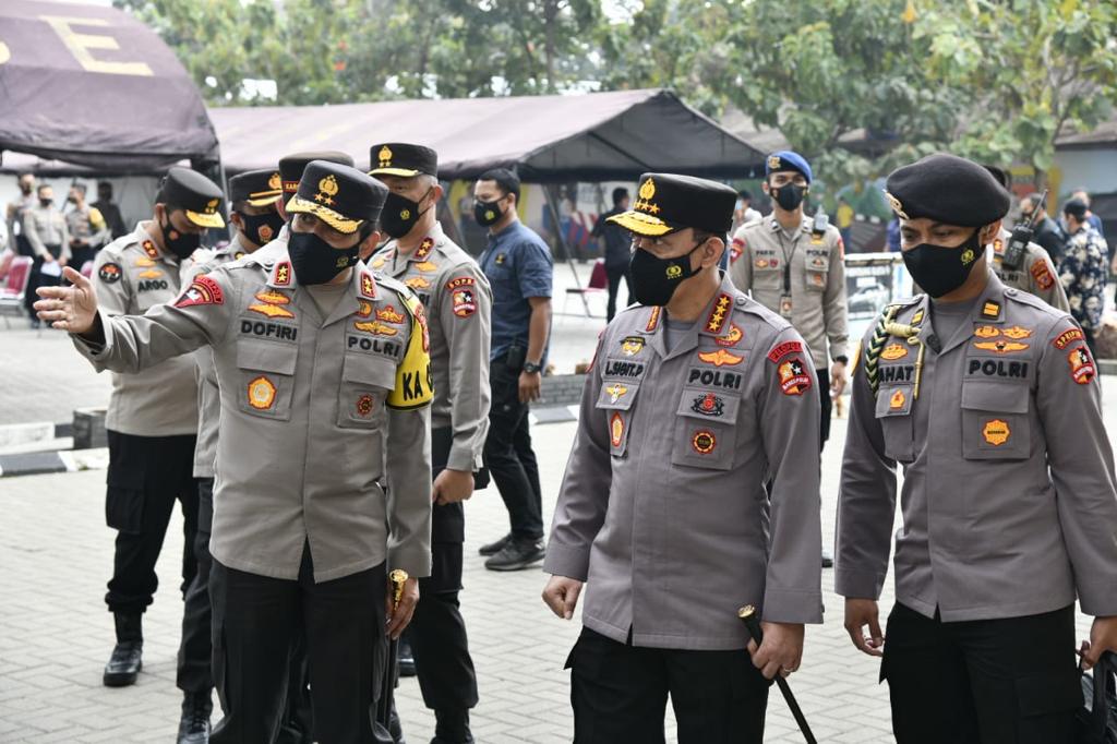 Kapolri Listyo Sigit, Tinjau Vaksinasi Covid-19 Tahap II di Polda Jabar