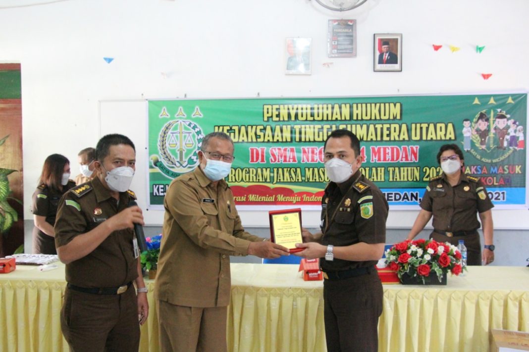 Jaksa Masuk Sekolah