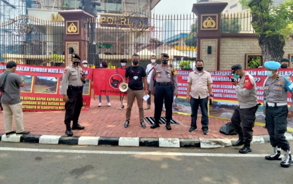 Lawan Penambang Ilegal