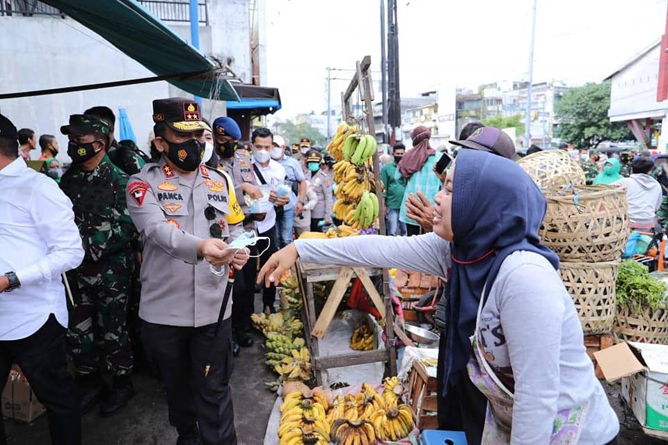 Sambangi Sejumlah Pasar Tradisional, Kapolda Sumut Pantau PPKM Mikro
