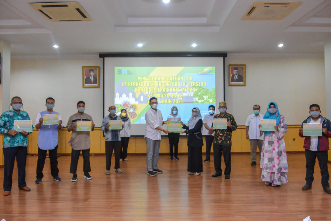PTPN III, Serahkan Dana CSR kepada 20 Objek Penerima Bantuan