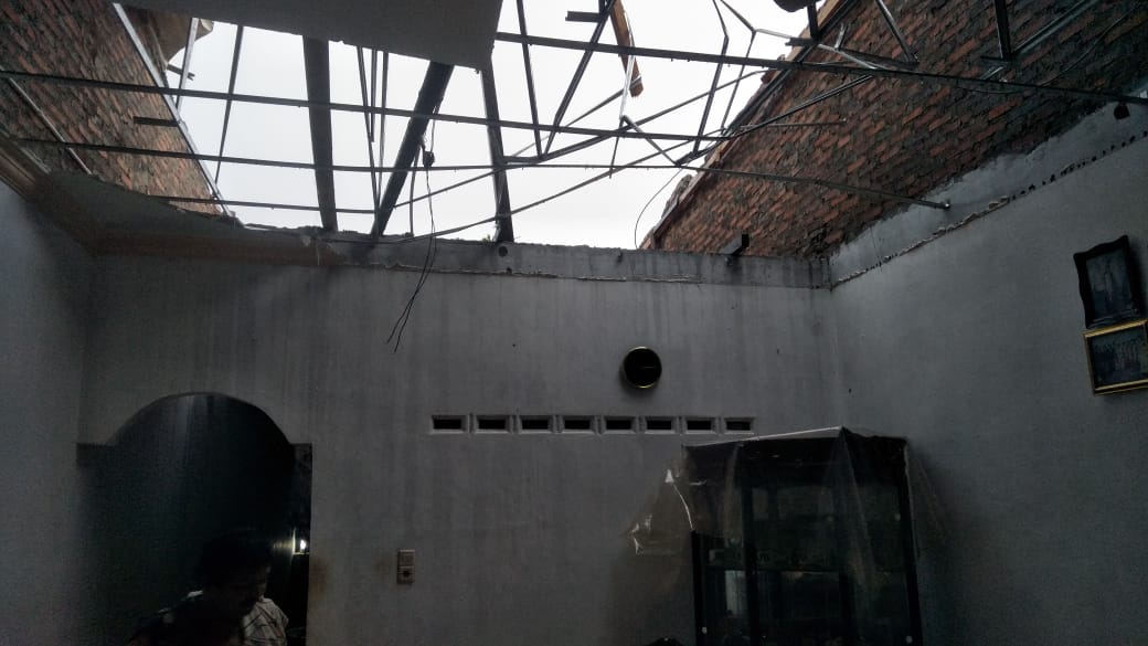 Hujan Deras dan Angin Kencang
