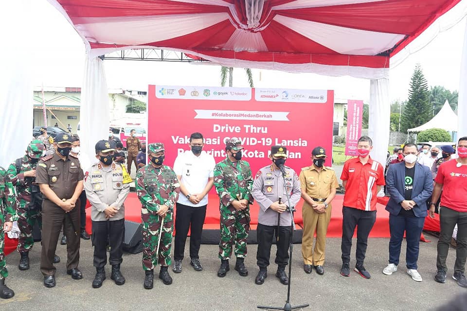 Kapolri dan Panglima TNI, Harapkan Proses Vaksinasi Drive Thru Berjalan Lancar
