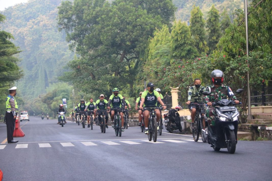 Tingkatkan Imunitas, Prajurit Yonif Raider 323/BP Kostrad Gelar Gowes Bareng