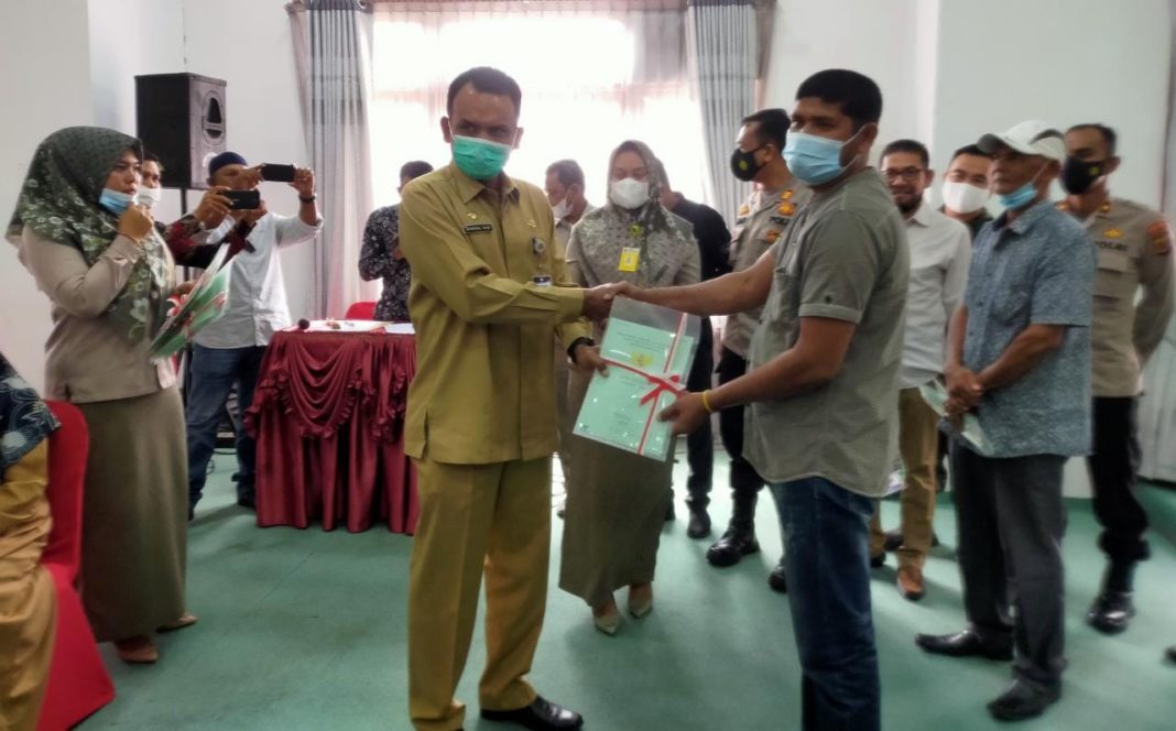 Warga Aceh Timur