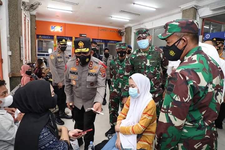 Kapolda Sumut, Tinjau Penerapan Prokes di Stasiun Kreta Api