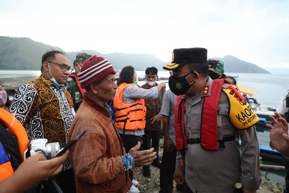 Kapolda Sumut, Tinjau Penertiban Keramba Jaring Apung di Kawasan Danau Toba