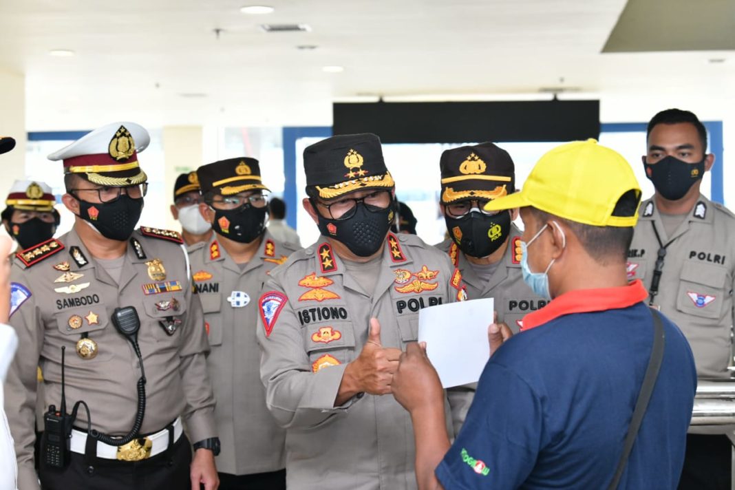 Larangan Mudik 2021, Kakorlantas Polri Cek Penerapan Prokes di Terminal Pulogebang
