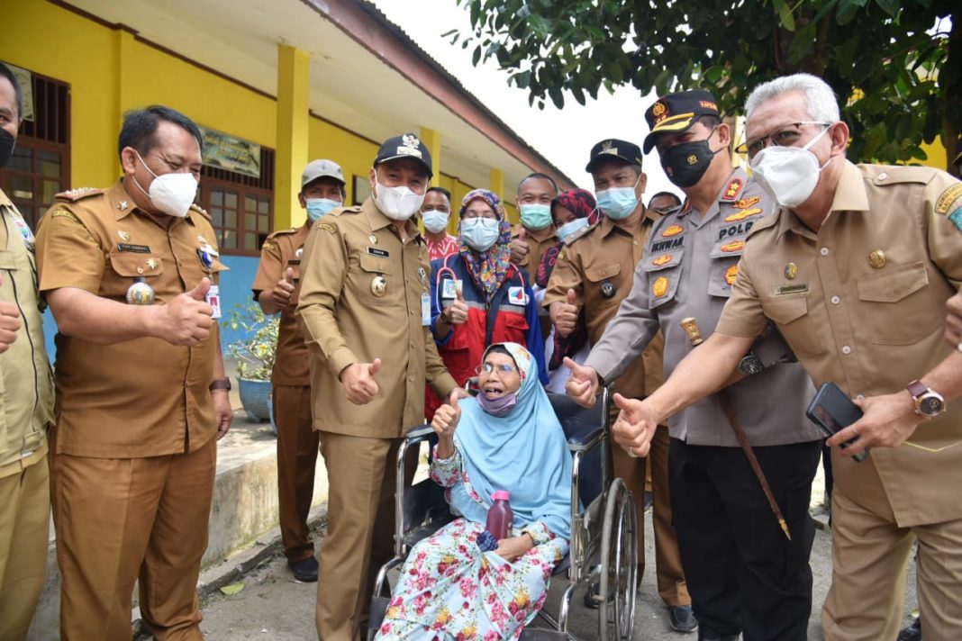 Penerima Vaksin Tertua di Batubara Berusia 75 Tahun