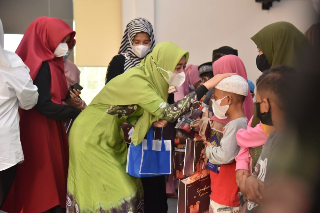 Milad Ke 40 Tahun, Istri Bupati Batubara Santuni Anak Yatim Sebagai Bentuk Rasa Syukur