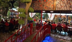 Bantu Pemerintah Vaksinisasi, Kafe Bani Food Court Pamekasan