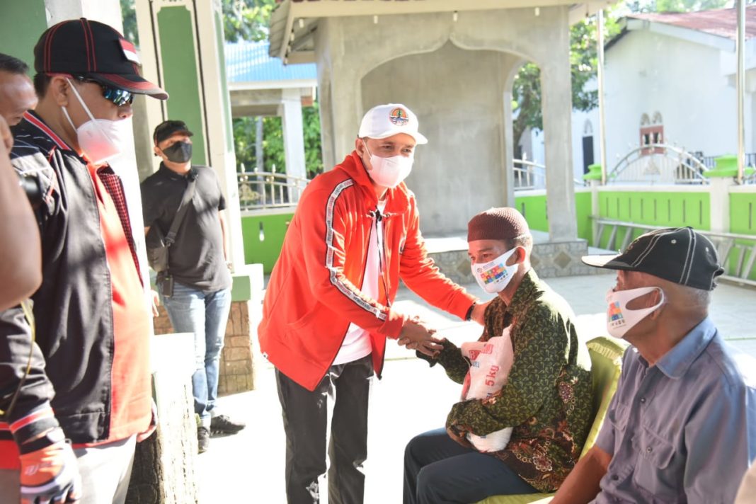 Bulan Bung Karno, Bupati Batu Bara Gowes dan Berbagi Sembako