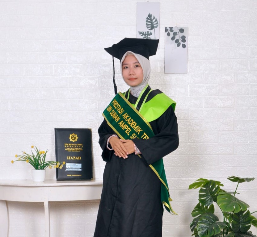 Wisudawan Terbaik Khosnol Khotimah