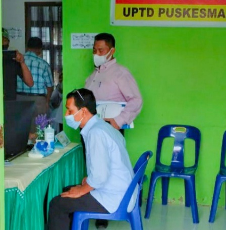 Rektor Universitas Samudra Suntik Vaksin
