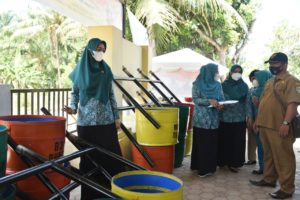 Salurkan Tong Sampah di Desa