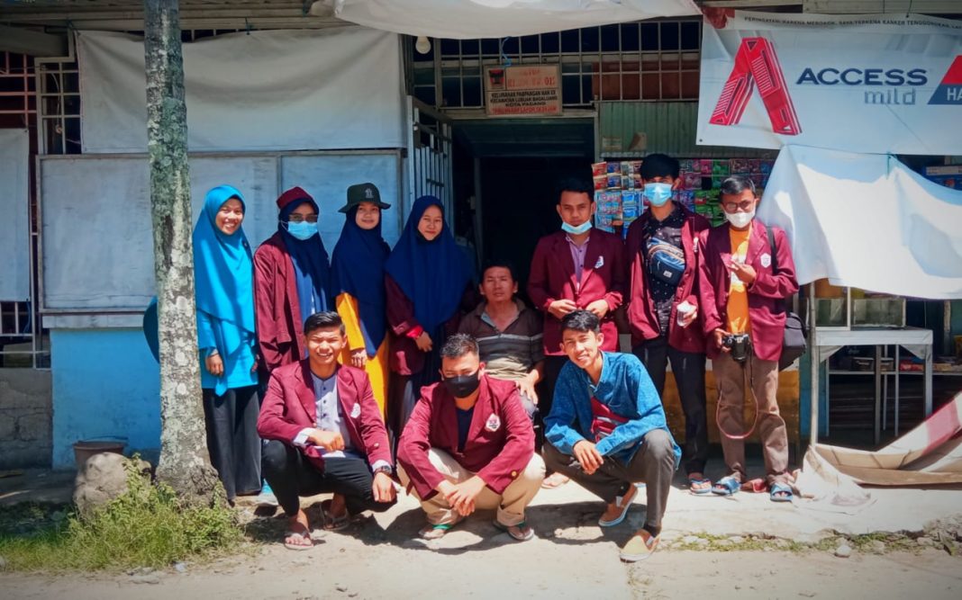 Sosialisasi KKN-PPM UIN IB Padang di RW 12 Pampangan, Terima Curhatan Warga Cemas Suntik Vaksin dan Peraturan PPKM