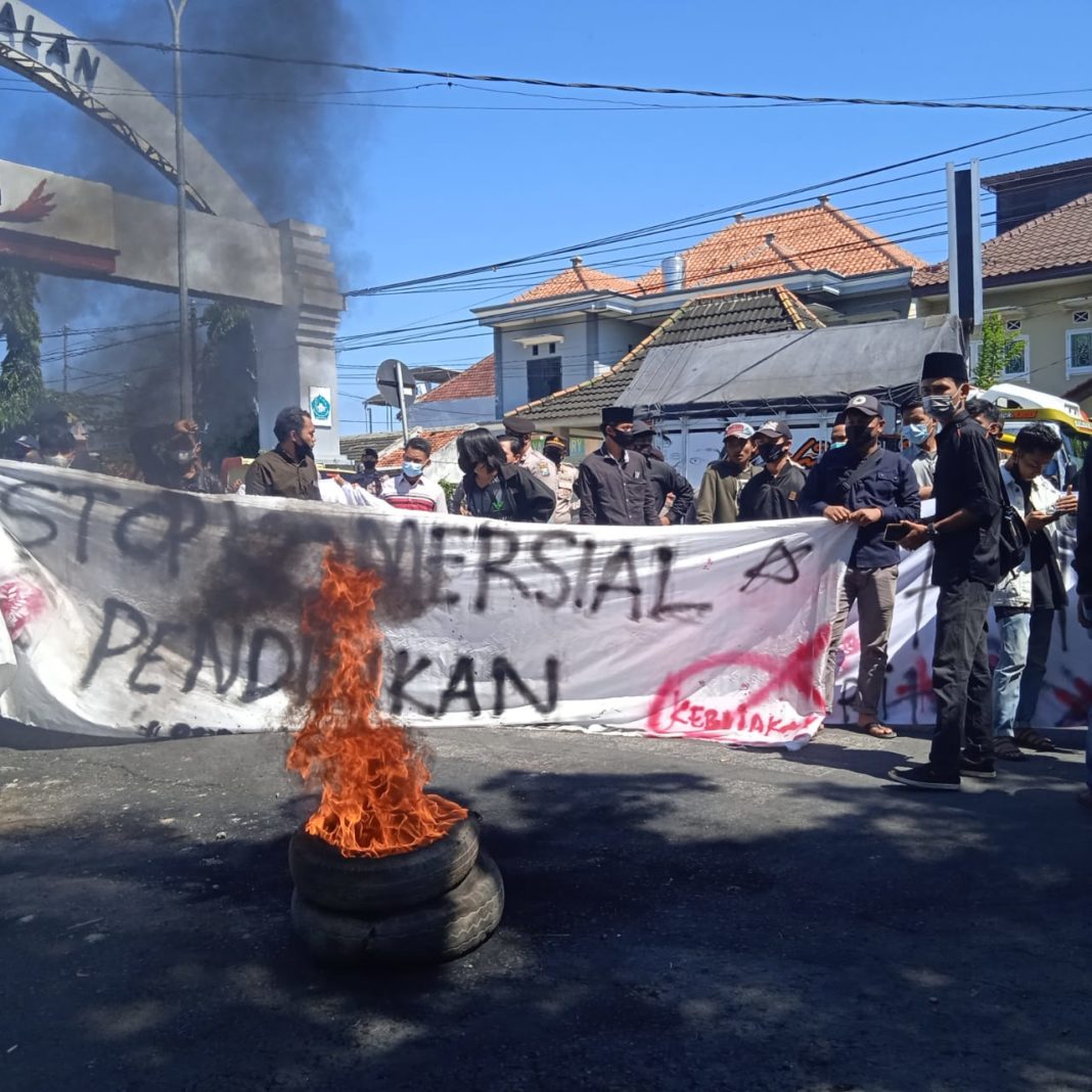 Ratusan Mahasiswa IAIN Madura